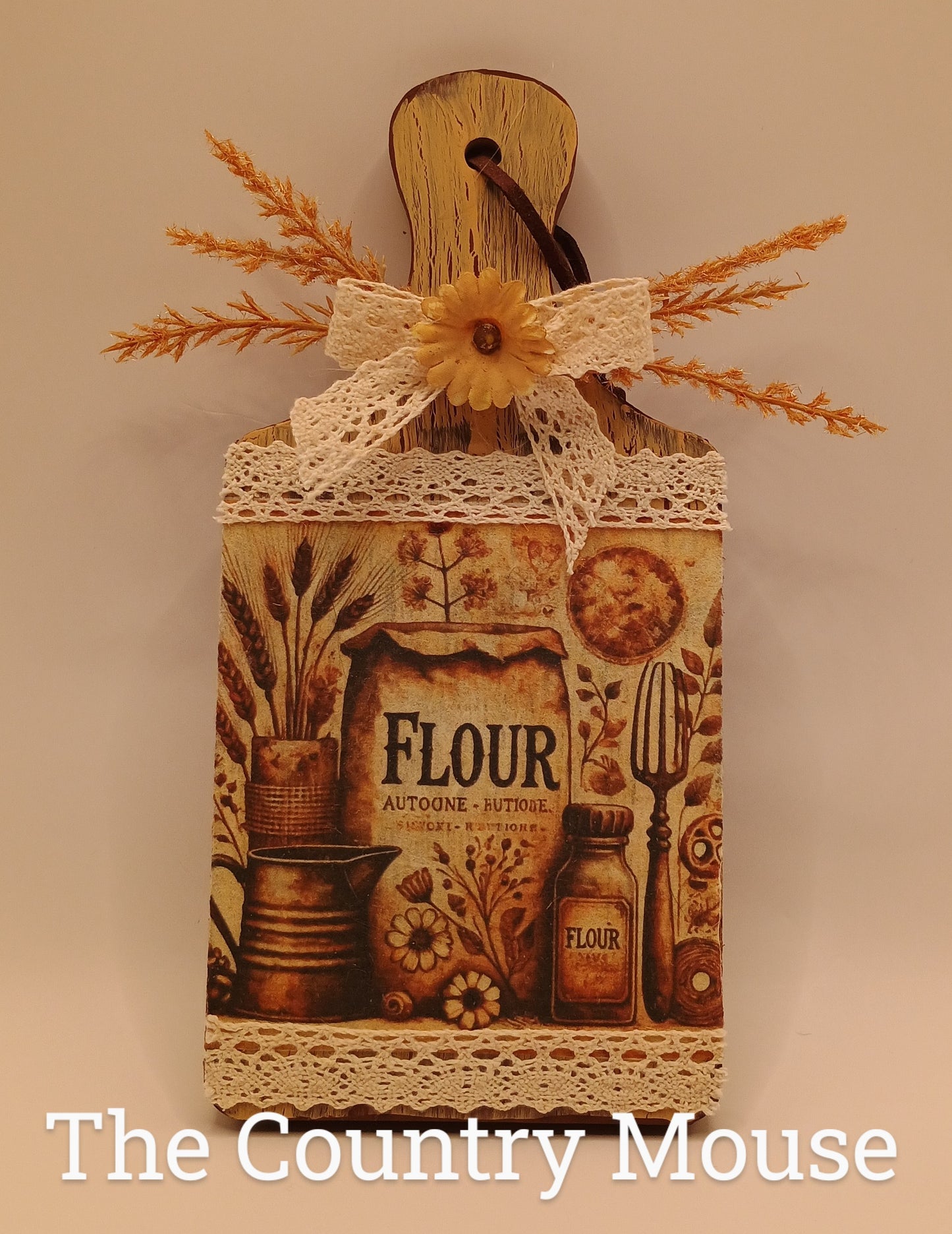 Vintage small cutting board - Flour